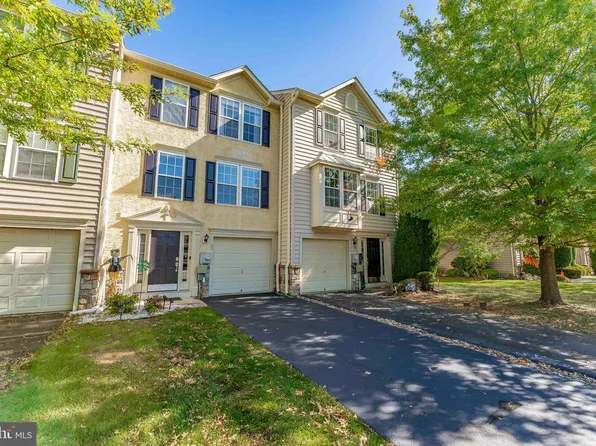 32 N Savanna Dr, Pottstown, PA 19465