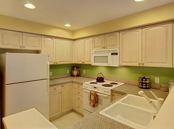 3rd image of 2530 15th Ave W APT 503