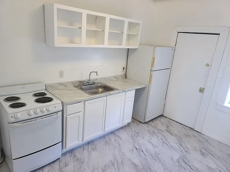 678 W Forest Ave #301 — Photo 3