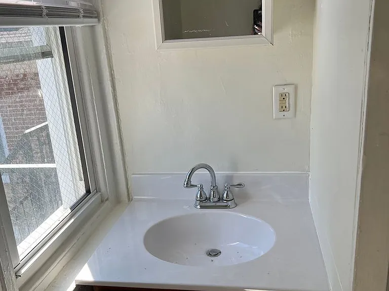 136 E Bushkill St — Photo 14