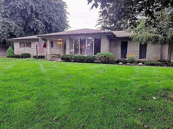 6701 Yarborough Dr, Shelby Township, MI 48316