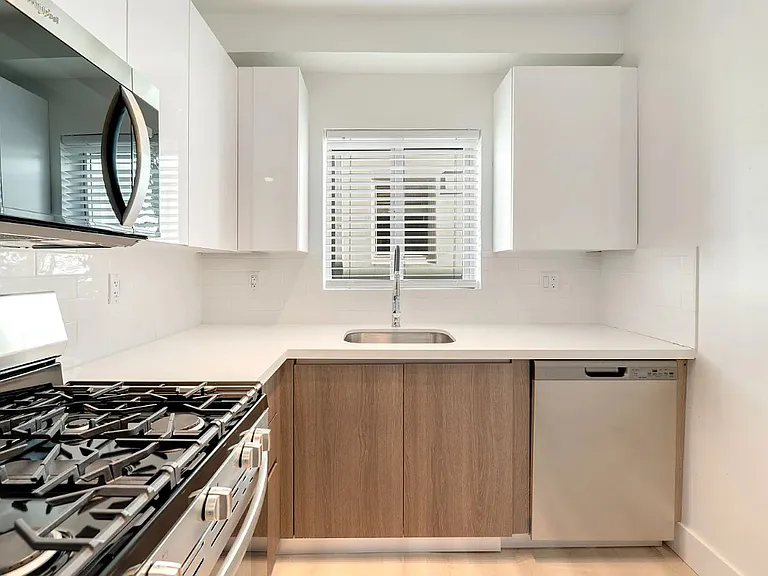 1101 Euclid Ave #10 — Photo 3