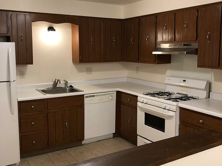 1755 Crafton Blvd #4 — Photo 3