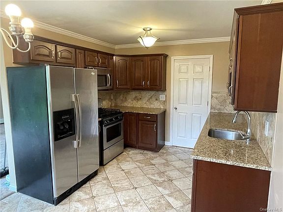 5th image of 16 Alpine Dr APT H