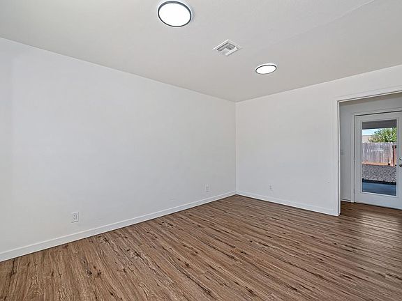 5th image of 1132 Amberwood Rd