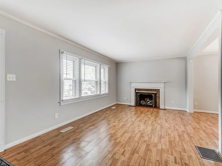 71 Lucas Dr — Photo 12