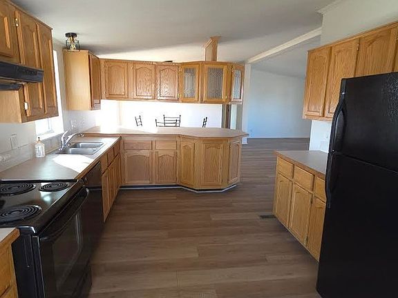 3rd image of 15734 Deerfield St