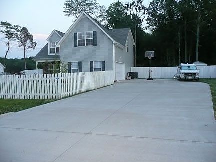 Huge Concrete Driveway, Fenced Front & Back