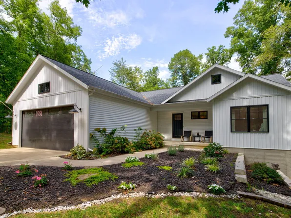 2523 Vanhorn Ct, Allegan, MI 49010