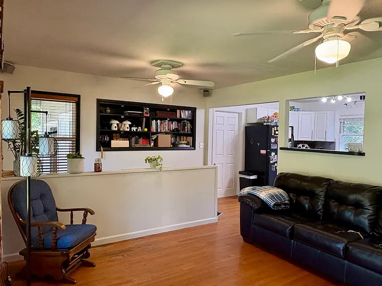 135 S Evergreen Ave — Photo 7