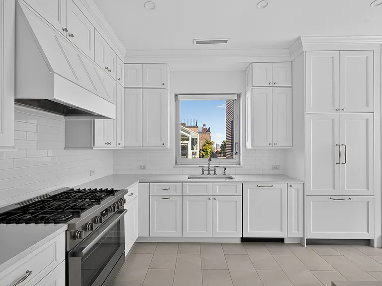 544 E 86th St #PHE — Photo 18