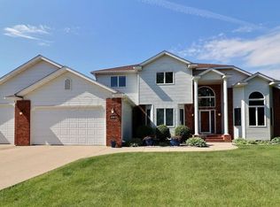 2665 Meadow Creek Cir S, Fargo, ND 58104