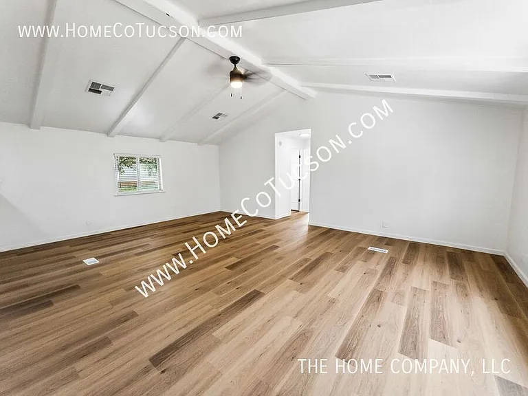 2534 N Calle Segundo — Photo 6