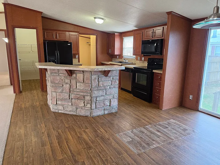 1617 E Brazos St — Photo 8