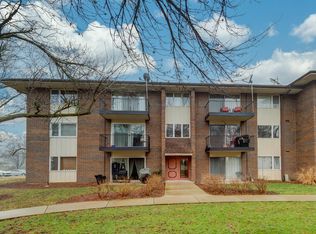 5S070 Pebblewood Ln APT F3, Naperville, IL 60563