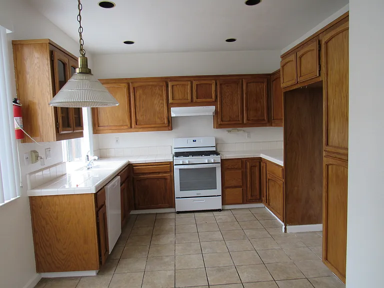 Kitchen, new dishwasher and range/oven