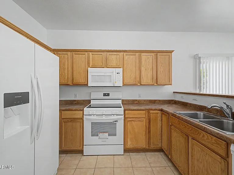 8777 W Dahlia Dr — Photo 6