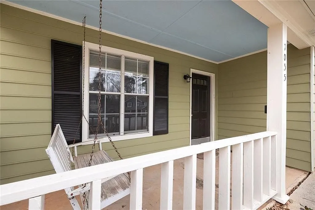 3 bed, 2.0 bath, 1978 sqft, $1,600 — Photo 2