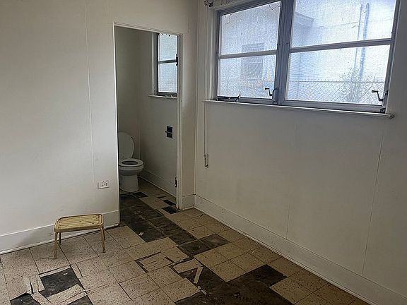 5th image of 1111 Ditch Ave