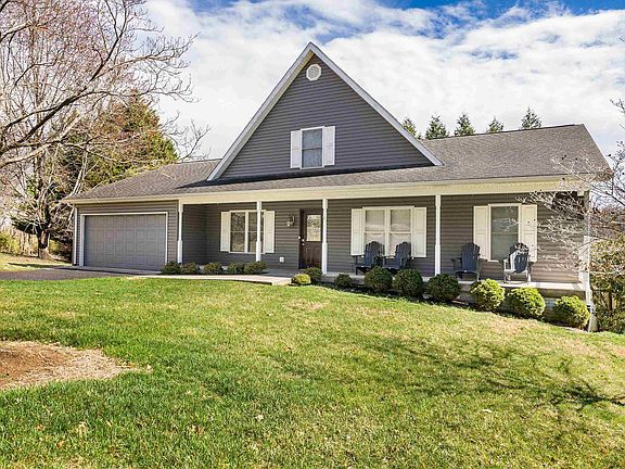 3rd image of 126 Wayland Ct