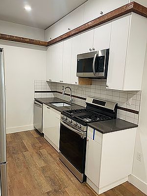4th image of 208 Kingsland Ave APT 1L
