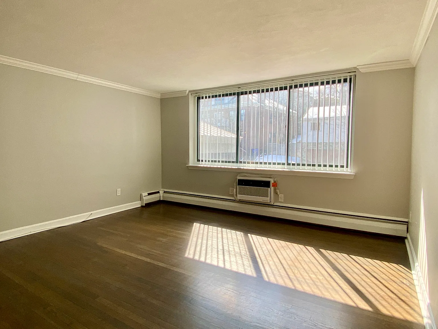 2 bed, 800 sqft, $3,800 — Photo 2