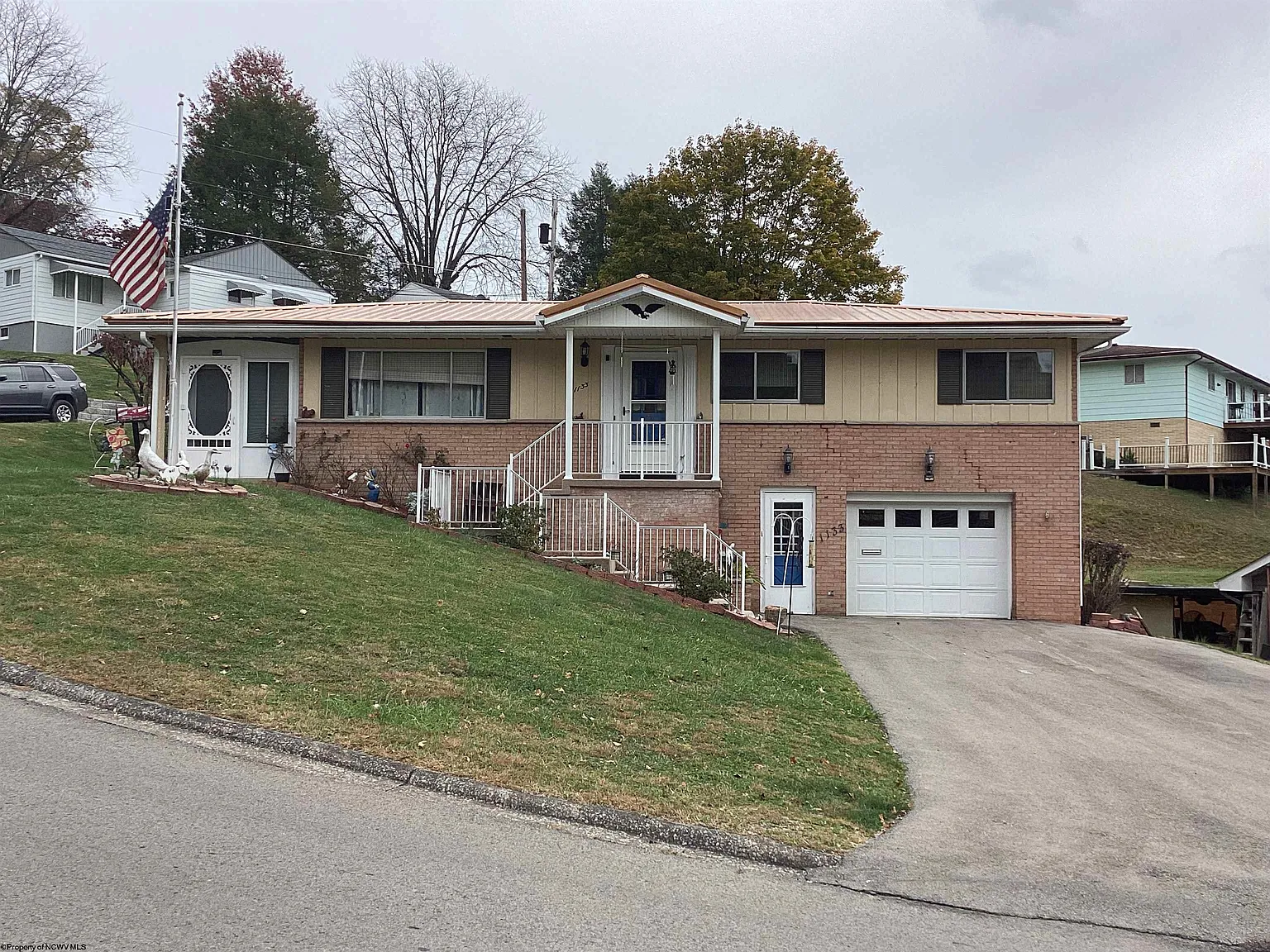 1133 Village Way photo 1