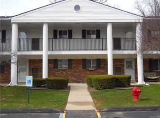 42491 Plymouth Hollow Dr, Plymouth, MI 48170