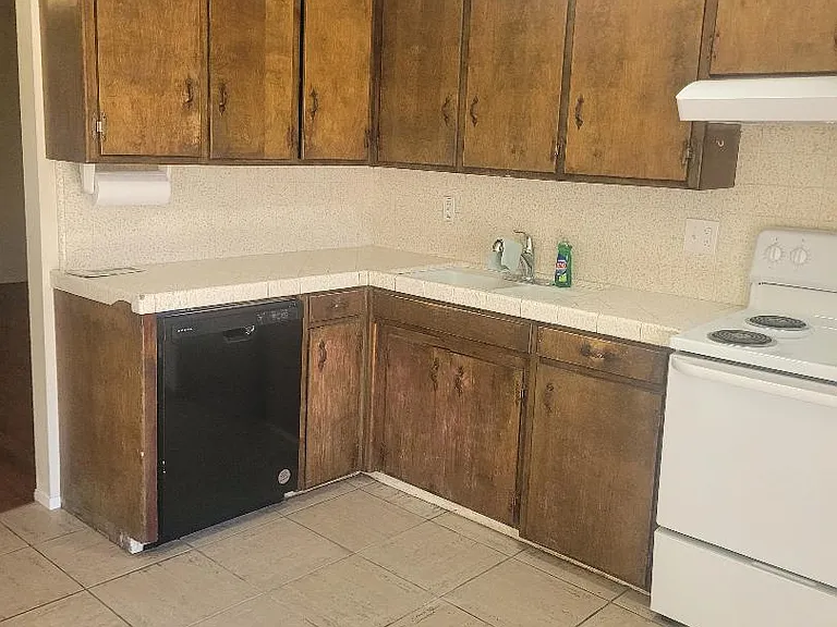1602 W Rumble Rd — Photo 6