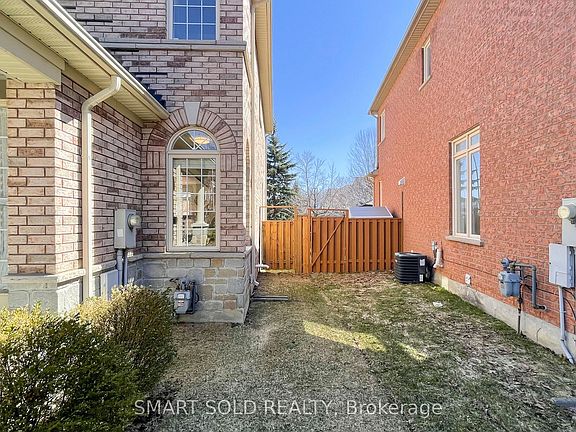 3rd image of 208 Cabernet Rd