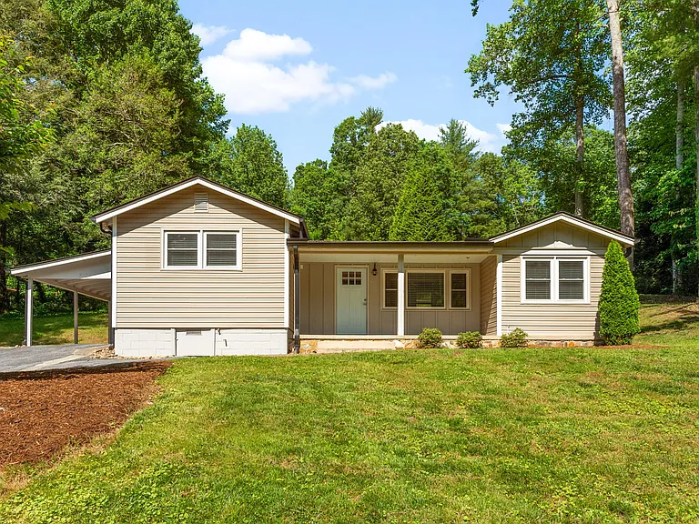 510 Fairway Dr — Photo 2