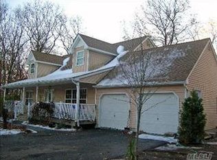 101 Moet Dr, Riverhead, NY 11901