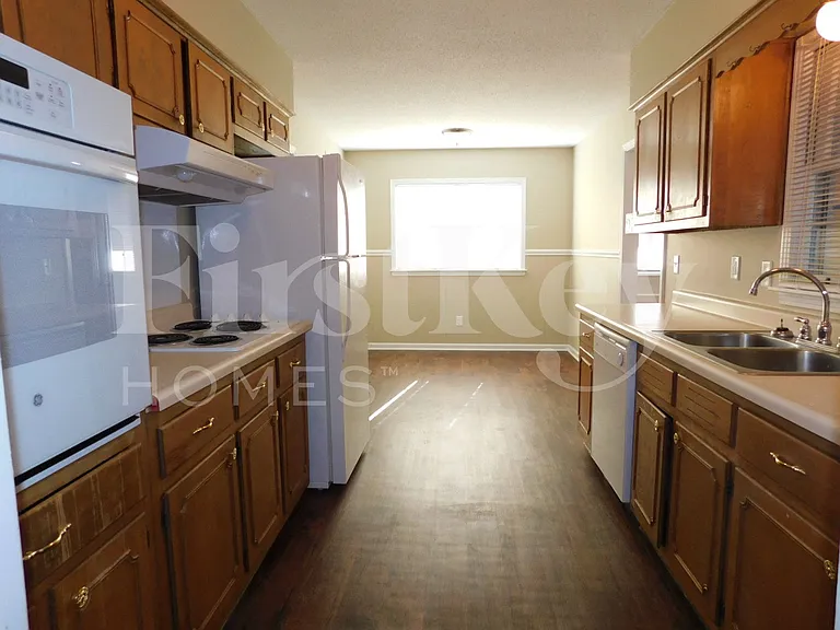 6135 Haddington Dr — Photo 8