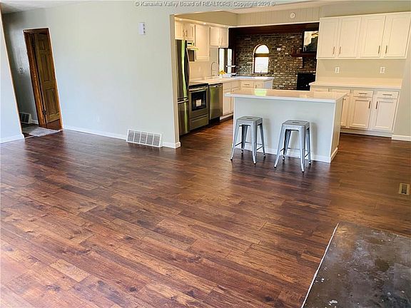 3rd image of 5011 Pebble Dr