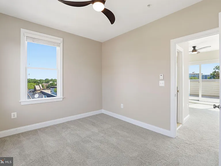 1100 S Edgewood St — Photo 57