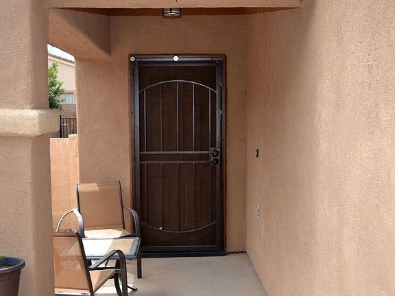 3rd image of 392 E Placita Nodo