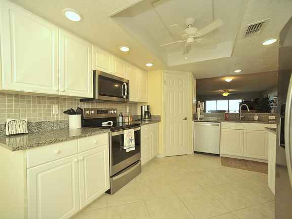 4th image of 605 Shorewood Dr Unit 404