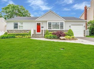 37 Kathleen Dr, Syosset, NY 11791