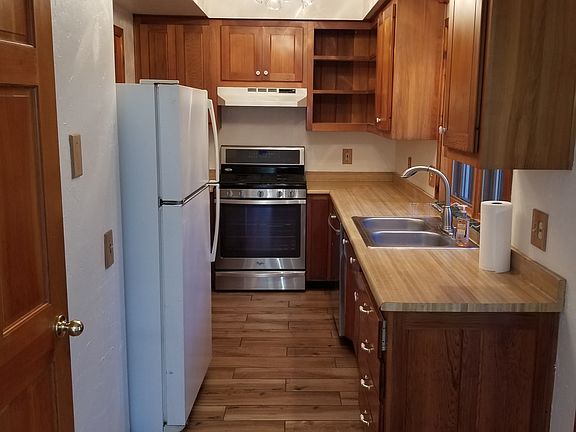 4th image of 53096 Mountain View Dr