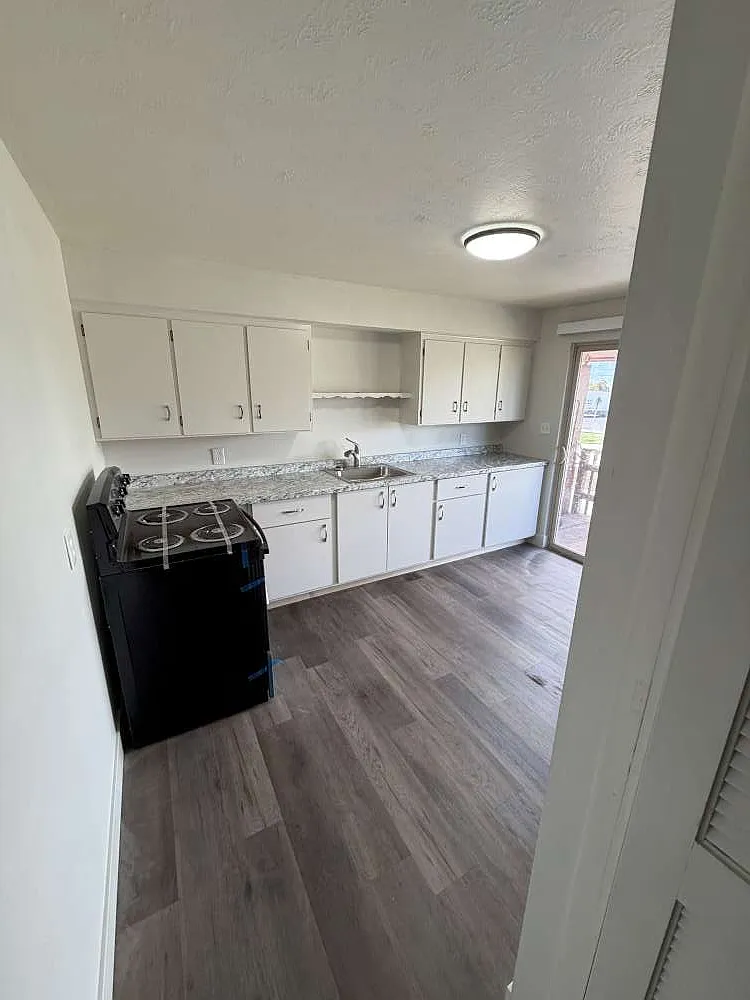 2 bed, 750 sqft, $1,000 — Photo 2
