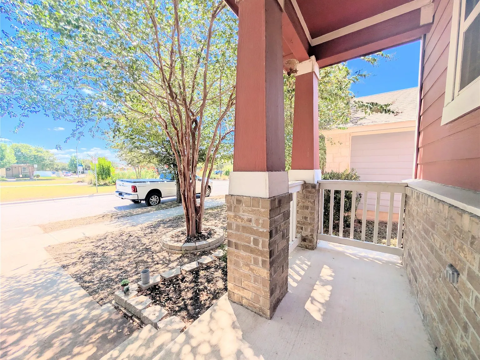 3 bed, 2.5 bath, 1681 sqft, $2,095 — Photo 3