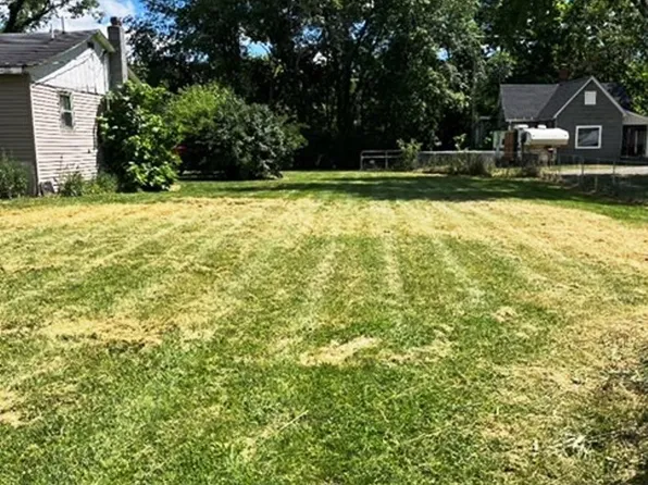 810 W 16th St, Muncie, IN 47302