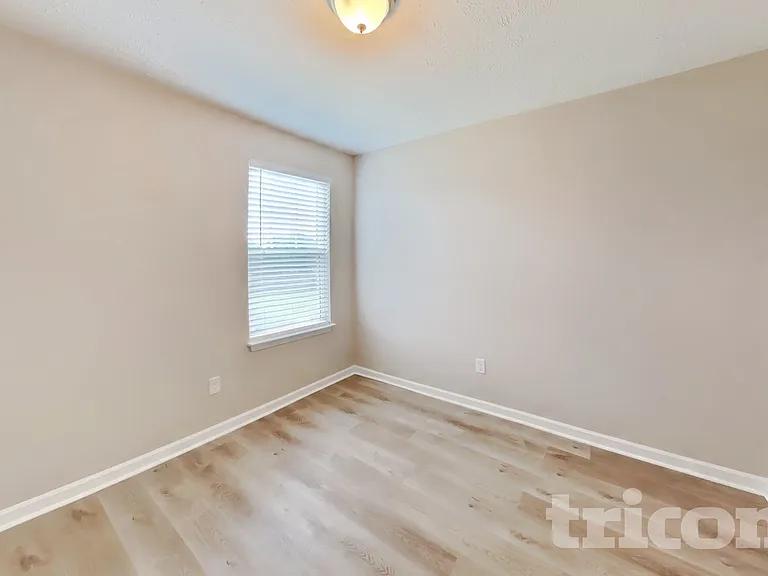 1107 Selous Dr — Photo 13