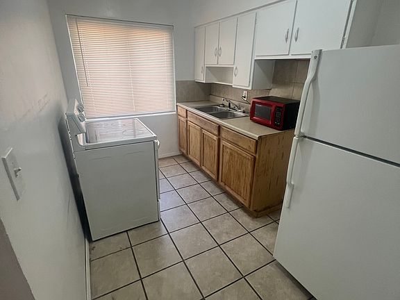 2nd image of 151 Niagara Ave APT 4