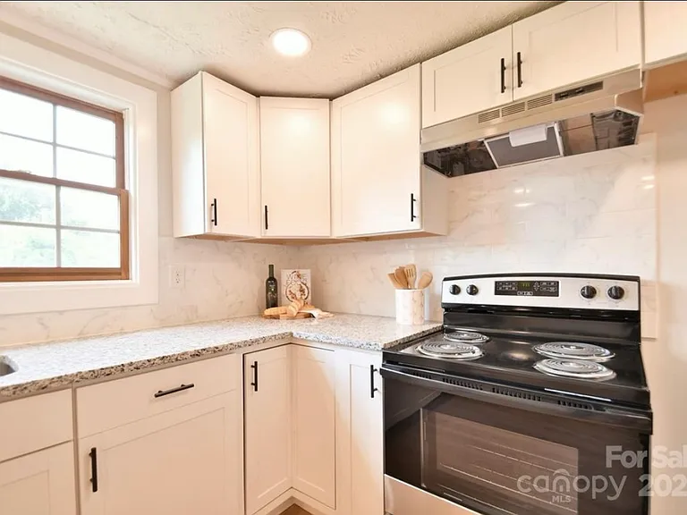 80 Sumner Ave NW — Photo 14
