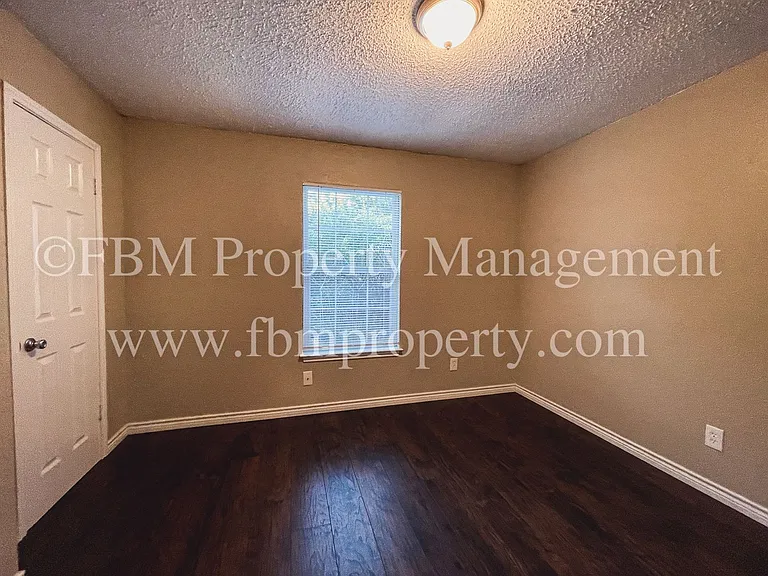 2539 W Sycamore Ave — Photo 29