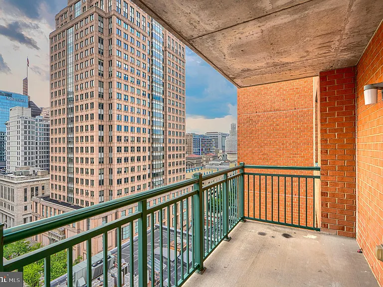 414 Water St #1404 — Photo 7
