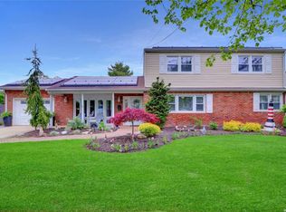 11 Iroquois St W, Massapequa, NY 11758