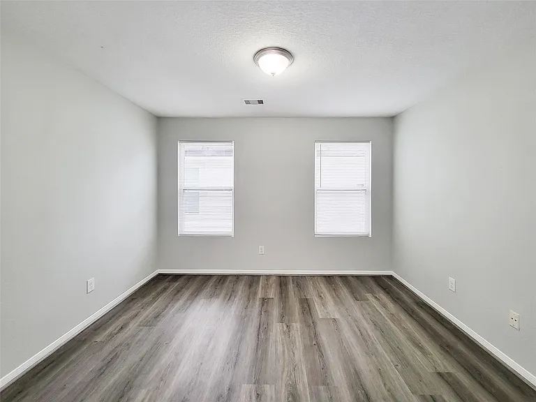 3602 Zephyr Glen Way — Photo 32