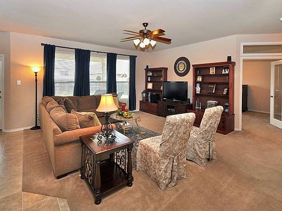 3rd image of 5727 White Oak Cv